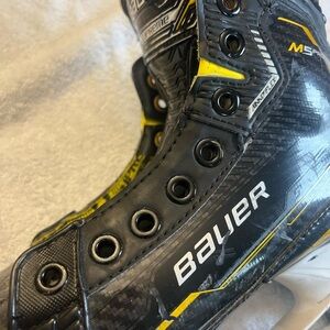 Bauer Size Intermediate 3.5 Black and Yellow Hockey Skates